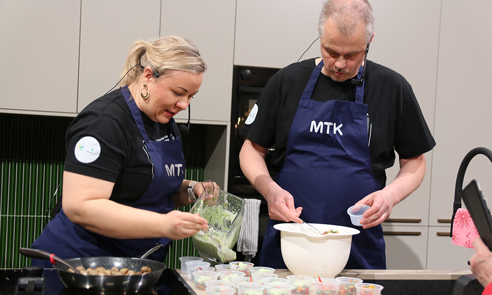 Heidi Siivonen ja Juho Kyntäjä.