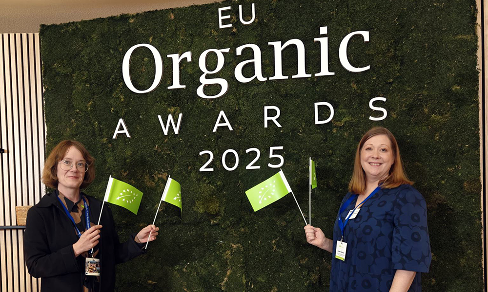 Vasemmalta Aura Lamminparras, Pro Luomun toiminnanjohtaja ja Johanna Andersson, MTK:n luomuasiantuntija.