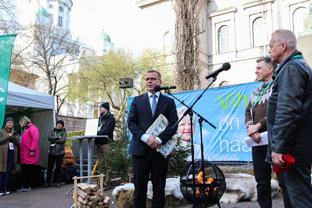 Kokoomuksen pj. Petteri Orpo, MTK:n pj. Juha Marttila ja SLC:n varapuheenjohtaja Thomas Antas. 